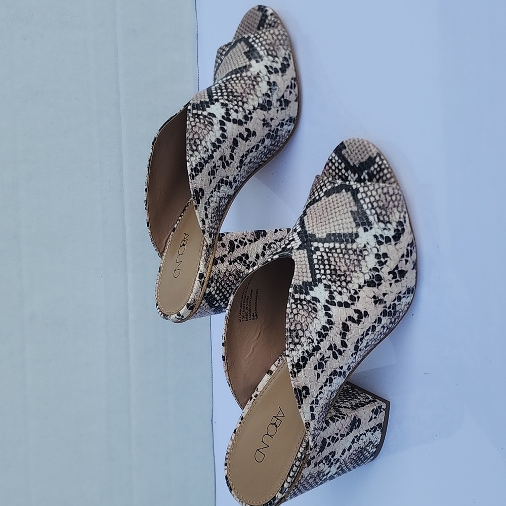 Abound Women Black And Cream Mules With Snakeskin Print Size 8.5M